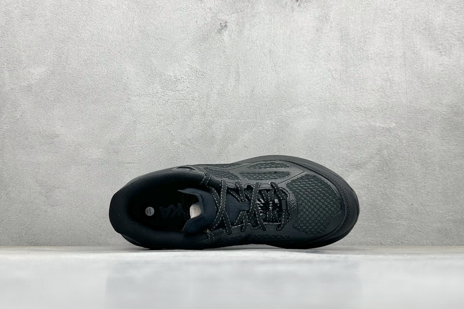 💰170
HOKA ONE ONE Clifton ONE9 克里夫顿9代专业性能减震公路跑步鞋 

货号：1155370/BBNB
尺码：36-45
编码：32