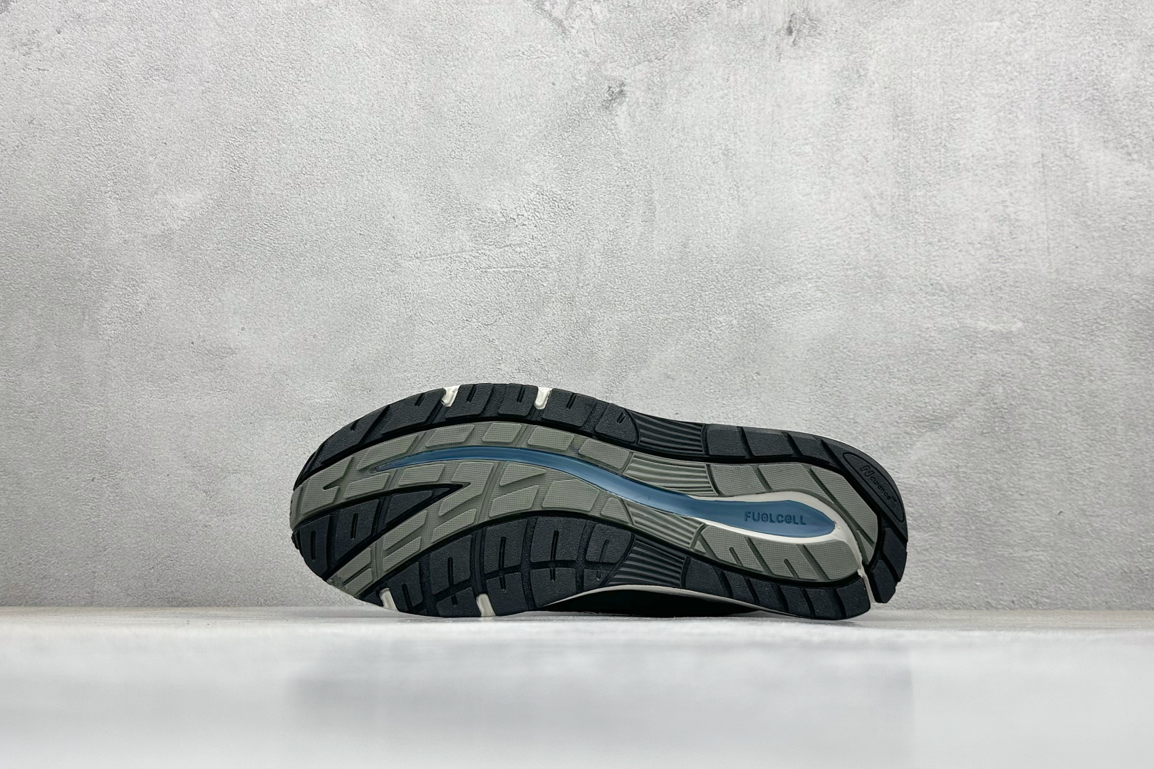 💰150
Kith x New Balance Made In USA M991系列 美产经典百搭老爹休闲运动跑步鞋
#鞋面采用猪巴革及大网眼布鞋面材质以及3层组合大底 ABZORB专利吸震鞋垫
货号：U991KH2
尺码：36 37 37.5 38 38.5 39.5 40 40.5 41.5 42 42.5 43 44 44.5 45 
编码：30