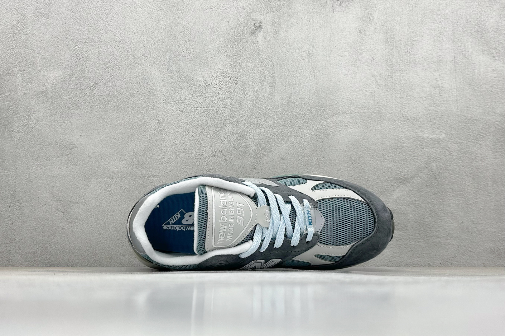 💰150
Kith x New Balance Made In USA M991系列 美产经典百搭老爹休闲运动跑步鞋
#鞋面采用猪巴革及大网眼布鞋面材质以及3层组合大底 ABZORB专利吸震鞋垫
货号：U991KH2
尺码：36 37 37.5 38 38.5 39.5 40 40.5 41.5 42 42.5 43 44 44.5 45 
编码：30