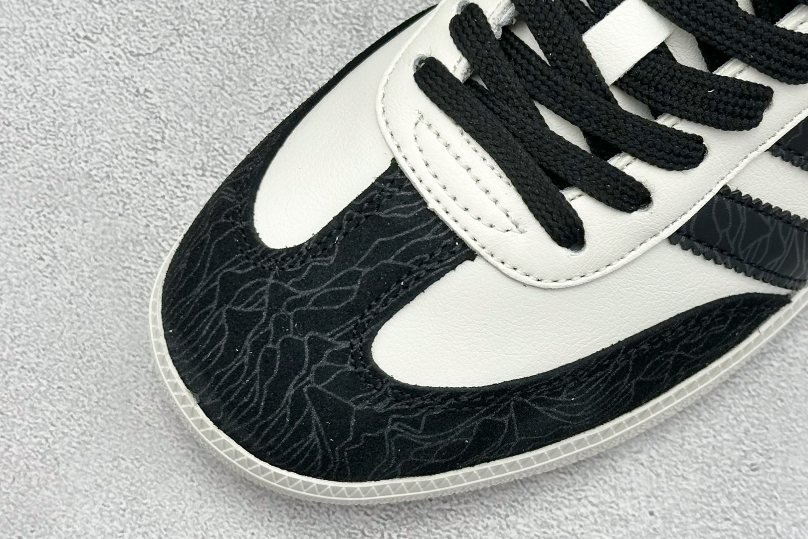 160 Adidas originals Samba x Sup联名 桑巴舞系列复古经典轻便板鞋 GJ75807