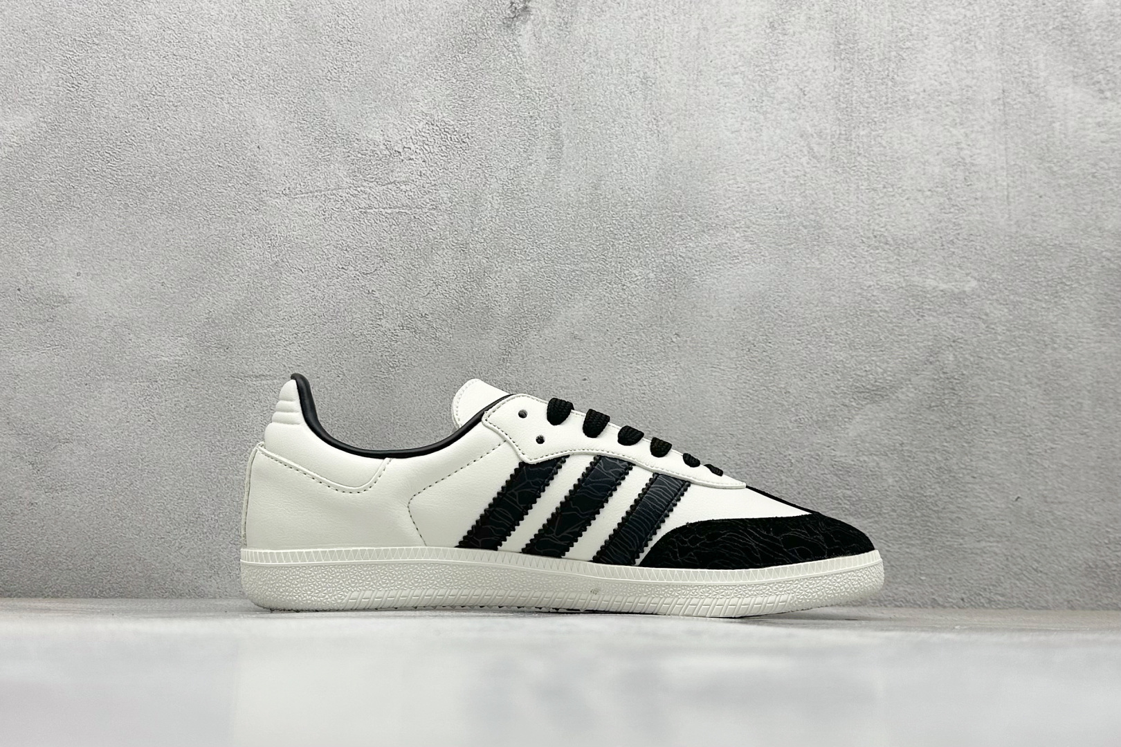 160 Adidas originals Samba x Sup联名 桑巴舞系列复古经典轻便板鞋 GJ75807