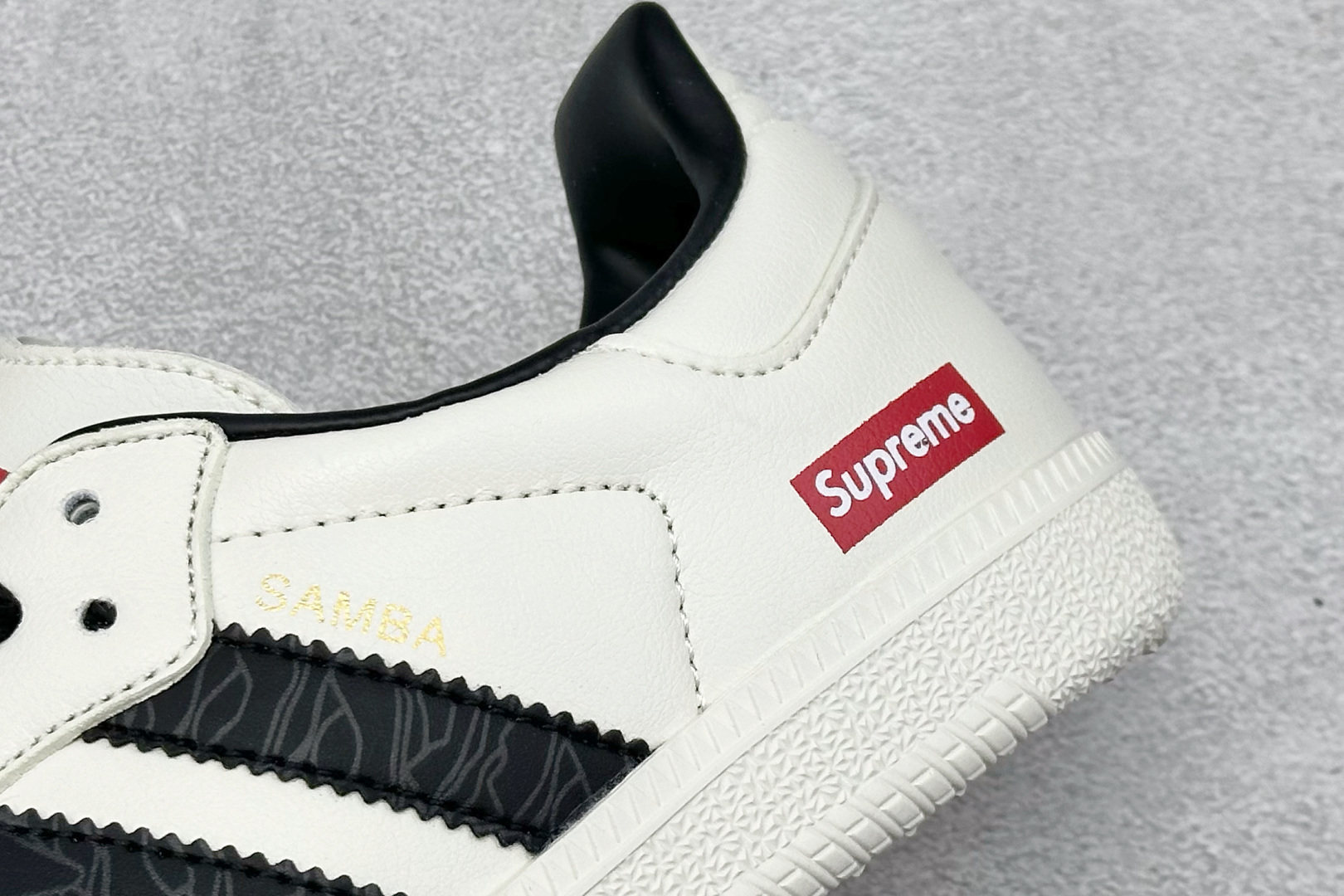 160 Adidas originals Samba x Sup联名 桑巴舞系列复古经典轻便板鞋 GJ75807