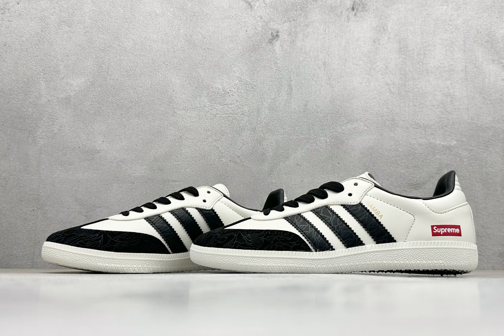160 Adidas originals Samba x Sup联名 桑巴舞系列复古经典轻便板鞋 GJ75807