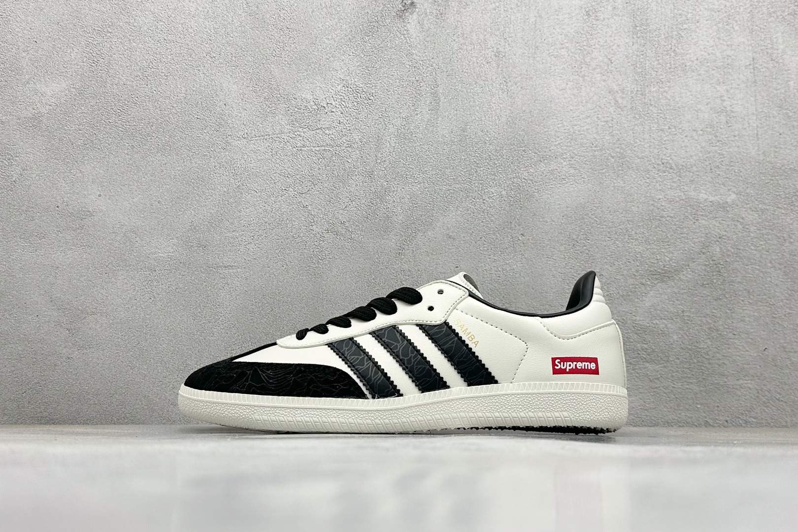 160 Adidas originals Samba x Sup联名 桑巴舞系列复古经典轻便板鞋 GJ75807