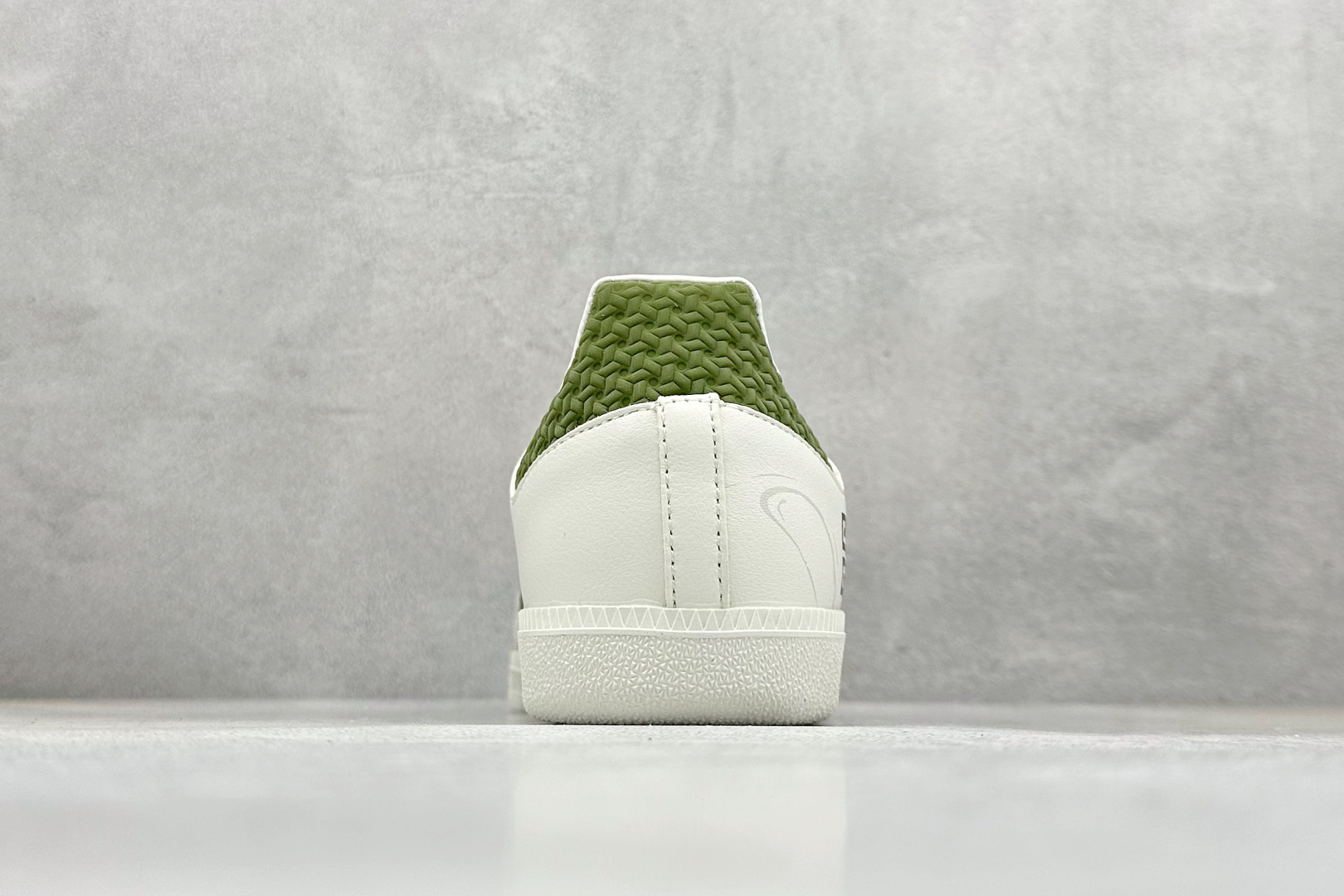 160 Adidas originals Samba x 纪梵希联名 桑巴舞系列复古经典轻便板鞋 GJ75805