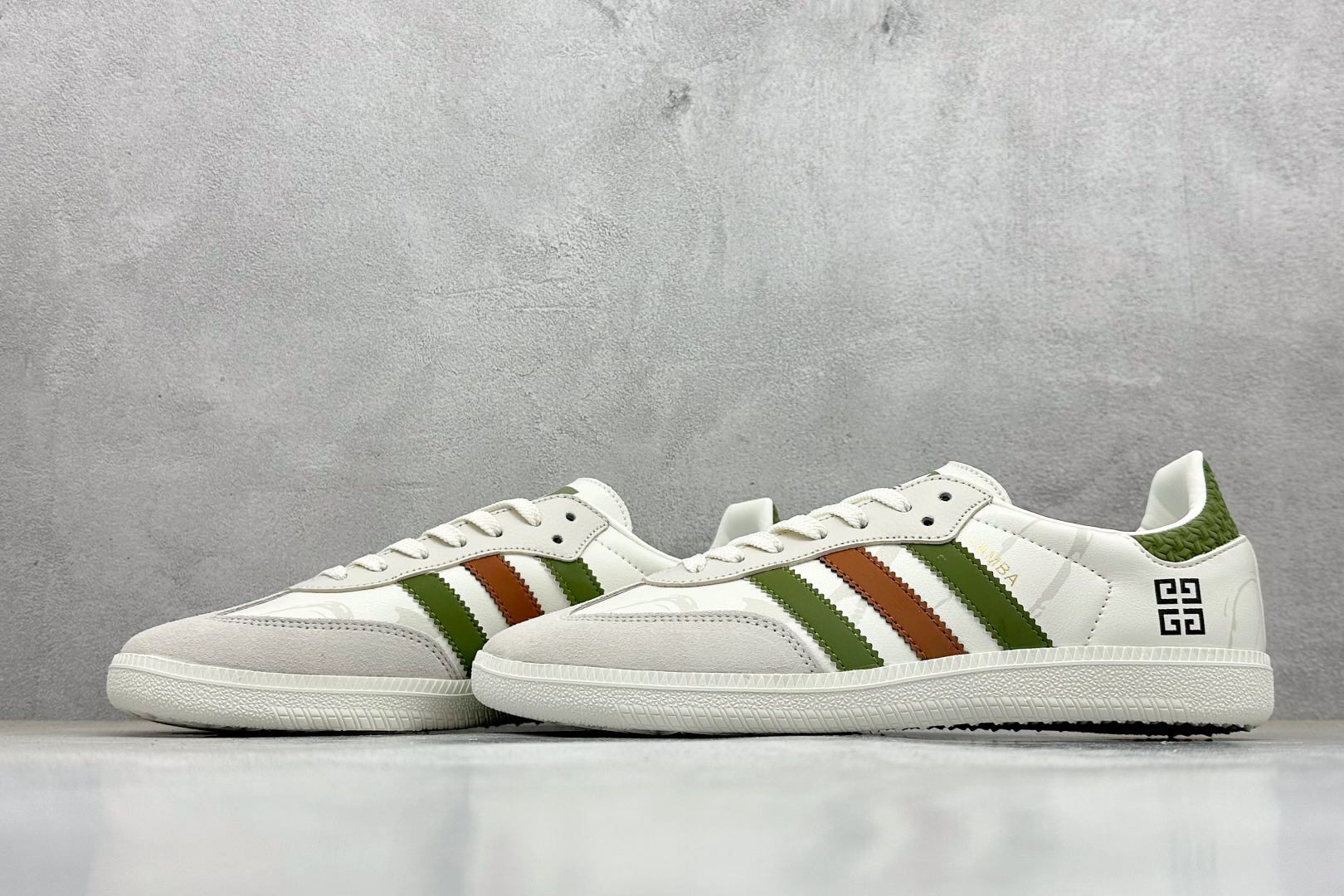 160 Adidas originals Samba x 纪梵希联名 桑巴舞系列复古经典轻便板鞋 GJ75805