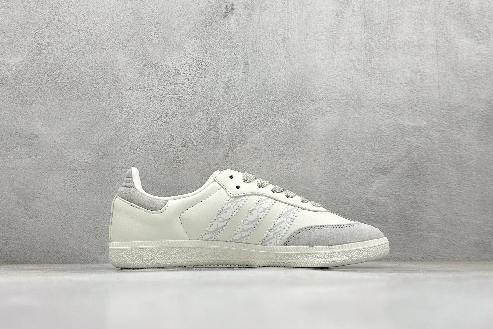 160 Adidas originals Samba x 迪奥联名 桑巴舞系列复古经典轻便板鞋 GJ75808
