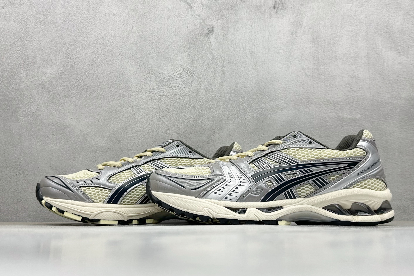 220 GW版Asics Gel-Kayano 14 亚瑟士运动休闲透气专业跑鞋 1203A537-250-Chinese UA Cheap High Quatity Brand Clothes Bags handbags Sneakers wholesale wholesaler seller from China Factory suppliers Fashion Clothing Shoes best Quality Beautiful Price 220 GW版Asics Gel-Kayano 14 亚瑟士运动休闲透气专业跑鞋 1203A537-250