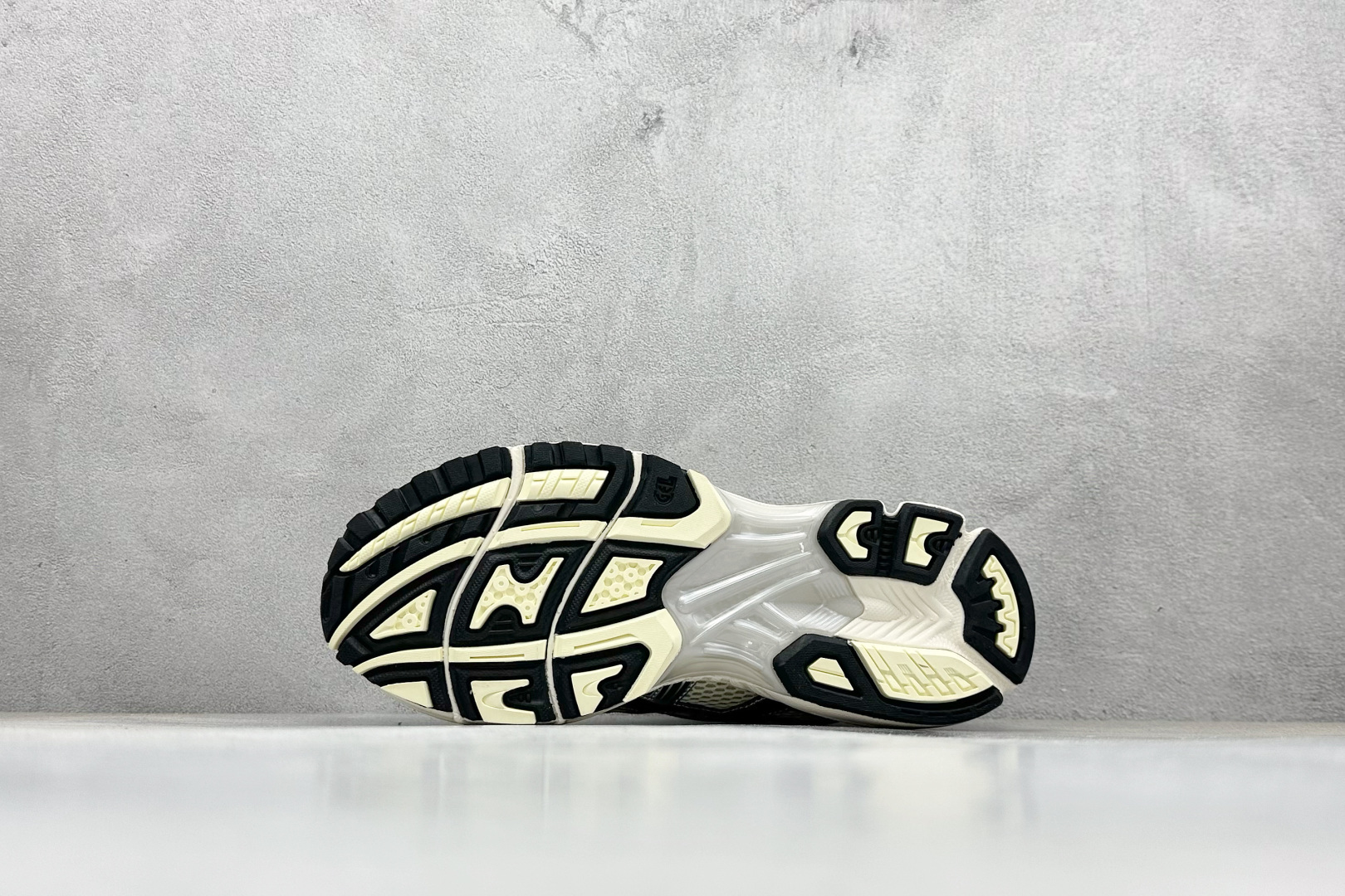 220 GW版Asics Gel-Kayano 14 亚瑟士运动休闲透气专业跑鞋 1203A537-250-Chinese UA Cheap High Quatity Brand Clothes Bags handbags Sneakers wholesale wholesaler seller from China Factory suppliers Fashion Clothing Shoes best Quality Beautiful Price 220 GW版Asics Gel-Kayano 14 亚瑟士运动休闲透气专业跑鞋 1203A537-250