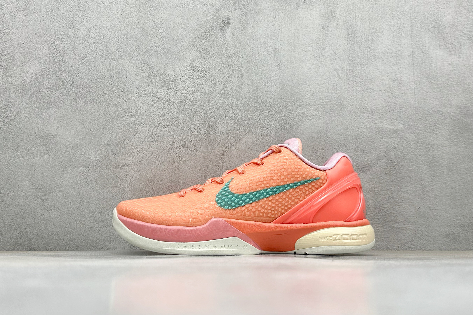 💰220
CK版NK Zoom Kobe 6 科比六代 
前后气垫加持 信仰绝不减配 市售唯一PROTRO复刻版开发货品 全鞋身材料卡色独家定制 SWOOSH 蛇鳞 正确珠光效果（内嵌珍珠粉）独家前掌Zoom Turbo 后掌马蹄Zoom缓震 内置全真动态飞线 独家复刻U型缓震垫带独立钢印 十年情怀 这里完美落地 致力打造最强ZK系列 
货号：PE2025-195
尺码：39-47.5
编码：37