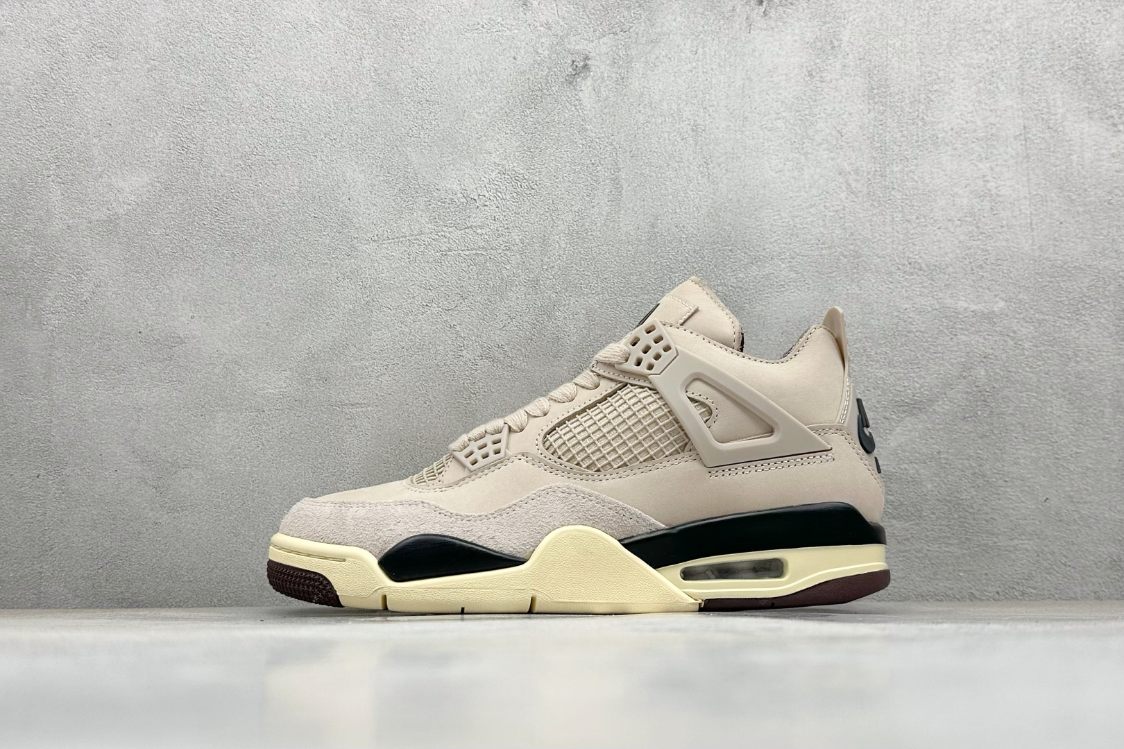 💰300
新F版Air Jordan AJ4 Retro 中帮篮球鞋
原楦原纸板同源开发 完美呈现乔4的版型 内侧正确双色网格 还原细节 正确气垫颜色 正确网格工艺 正确拉帮工艺 全鞋原装材料制作 原档案原模具打造 
货号：FZ4810-200
尺码：36-48
编码：45