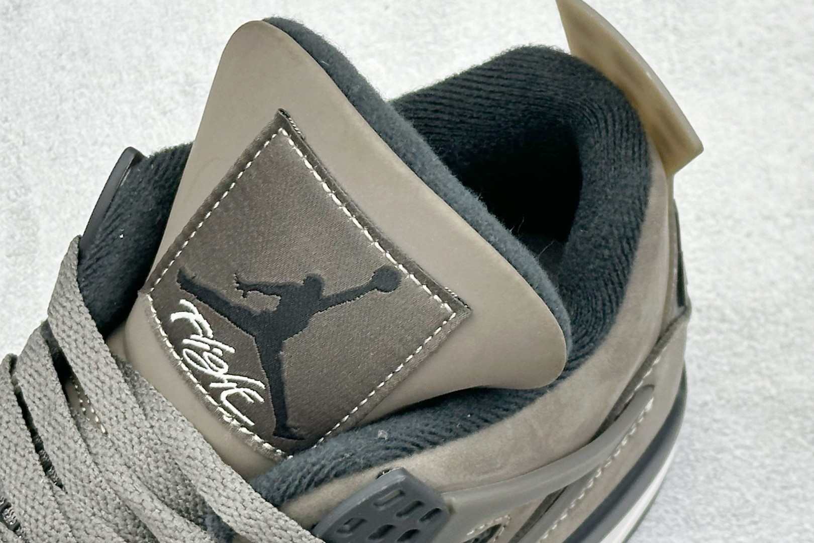 300 新F版Air Jordan AJ4 Retro 魔卡 中帮篮球鞋 FV5029-200