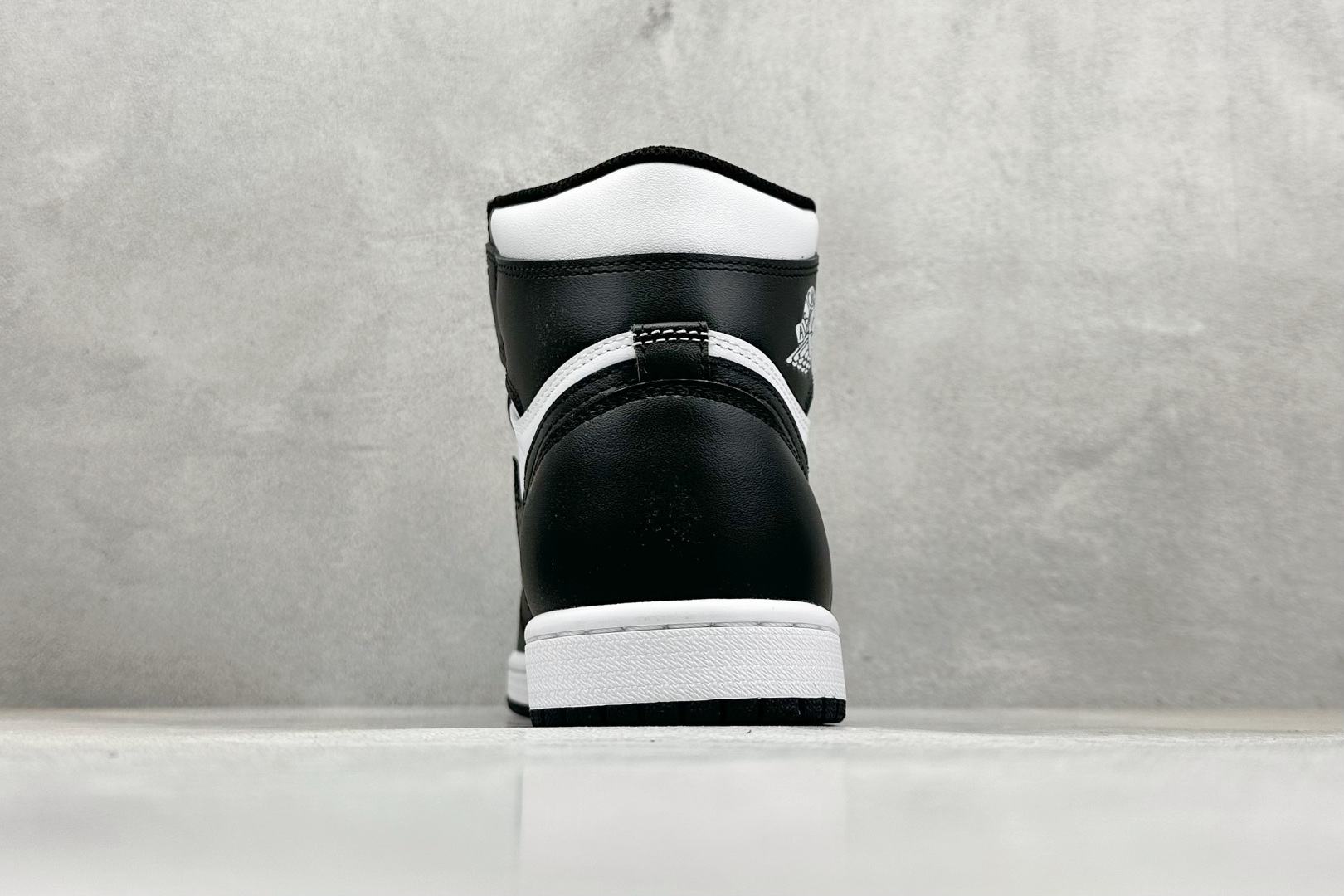 260 新F版AIR Jordan 1 RETRO HIGH 高帮 黑白 555088-010-Chinese UA Cheap High Quatity Brand Clothes Bags handbags Sneakers wholesale wholesaler seller from China Factory suppliers Fashion Clothing Shoes best Quality Beautiful Price 260 新F版AIR Jordan 1 RETRO HIGH 高帮 黑白 555088-010