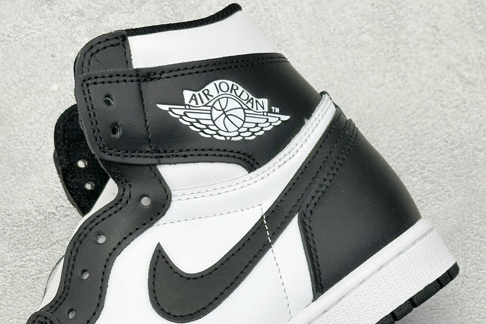 260 新F版AIR Jordan 1 RETRO HIGH 高帮 黑白 555088-010-Chinese UA Cheap High Quatity Brand Clothes Bags handbags Sneakers wholesale wholesaler seller from China Factory suppliers Fashion Clothing Shoes best Quality Beautiful Price 260 新F版AIR Jordan 1 RETRO HIGH 高帮 黑白 555088-010