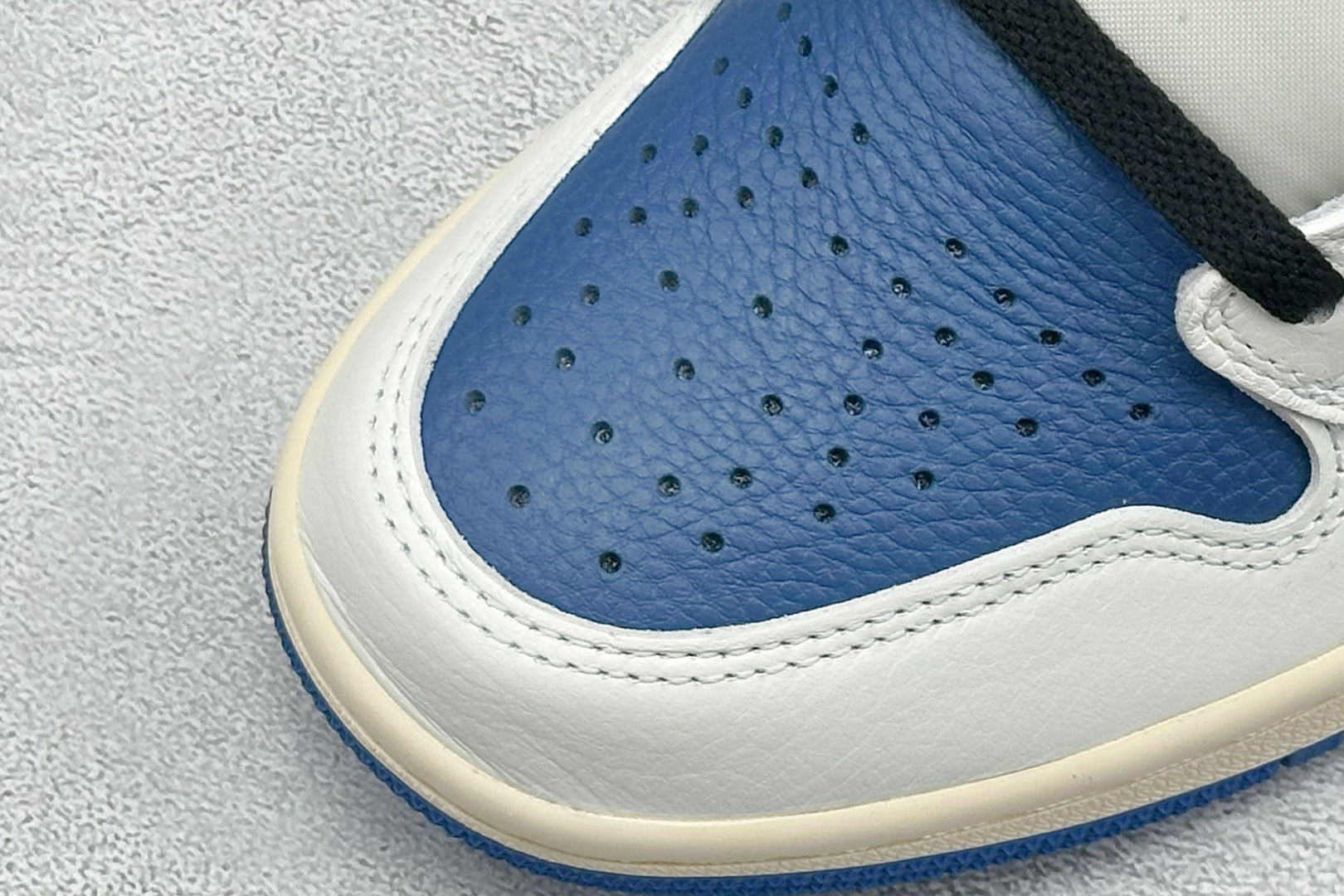 终端放店新F版AIR Jordan 1 RETRO HIGH OG 闪电倒钩高帮原装纸板原楦开发 极致鞋