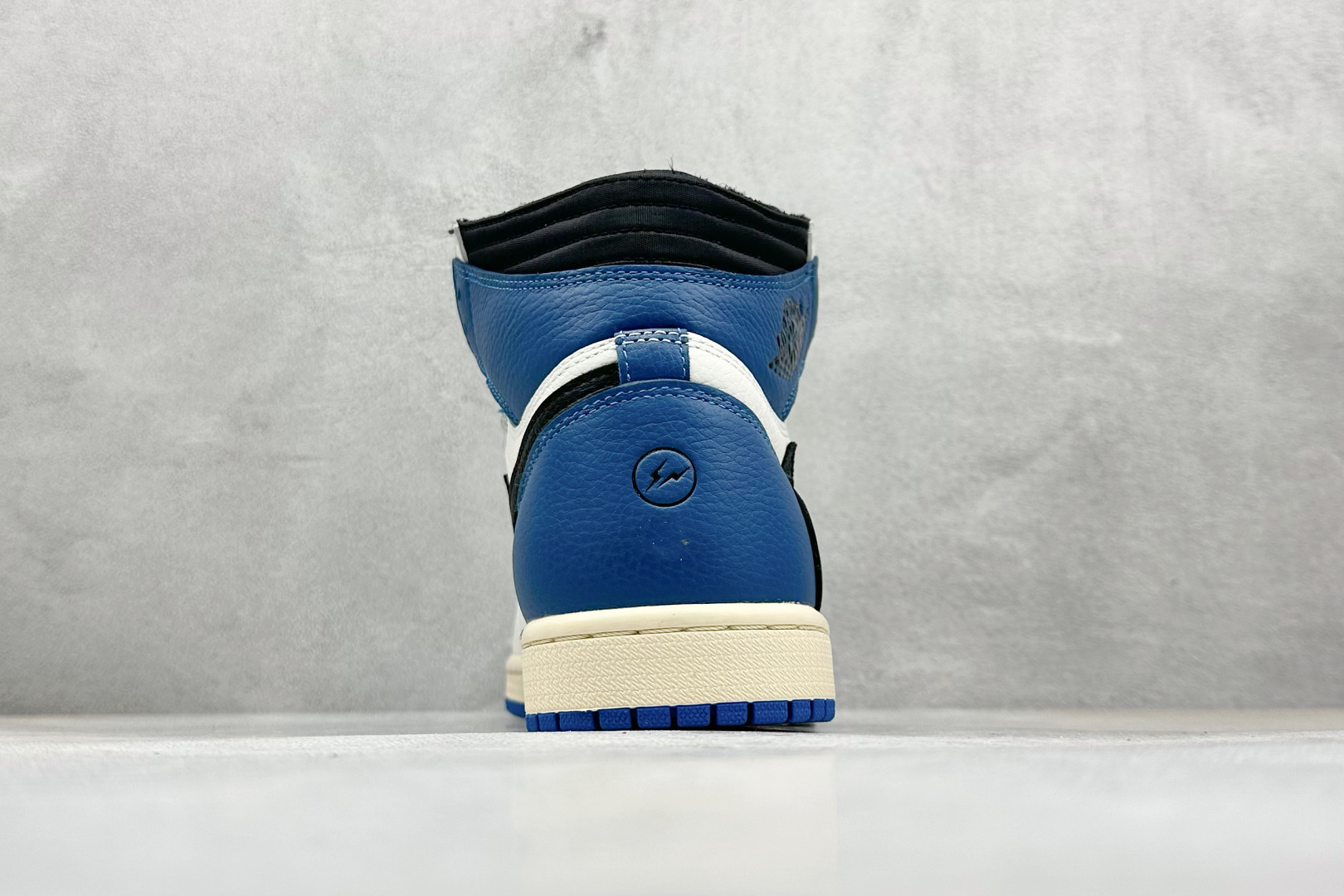 终端放店新F版AIR Jordan 1 RETRO HIGH OG 闪电倒钩高帮原装纸板原楦开发 极致鞋