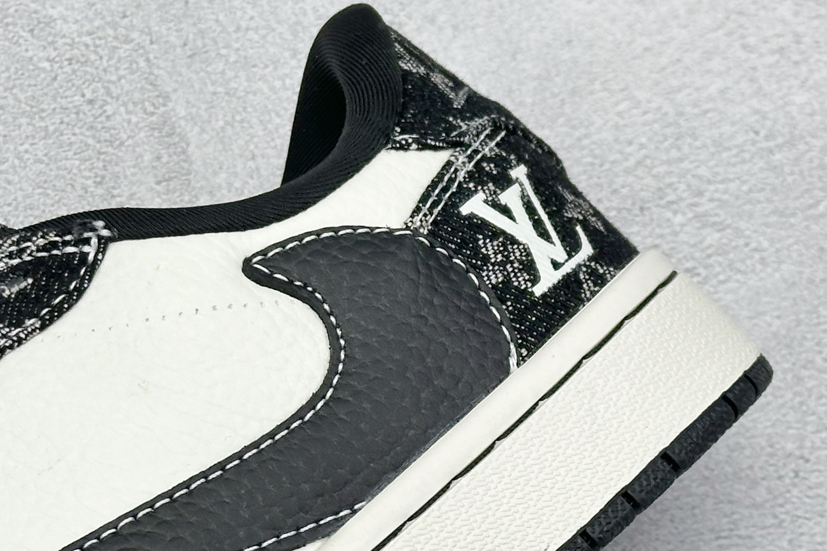 280 SC版Travis Scott x Fragment Design x Air Jordan 1 Low SP AJ1 乔1 LV联名 白黑牛仔 低帮文化休闲板鞋 SC0601-058-Chinese UA Cheap High Quatity Brand Clothes Bags handbags Sneakers wholesale wholesaler seller from China Factory suppliers Fashion Clothing Shoes best Quality Beautiful Price 280 SC版Travis Scott x Fragment Design x Air Jordan 1 Low SP AJ1 乔1 LV联名 白黑牛仔 低帮文化休闲板鞋 SC0601-058