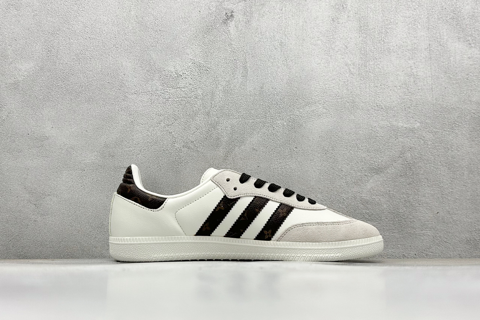 160 Adidas originals Samba x LV联名 桑巴舞系列复古经典轻便板鞋 GJ75803