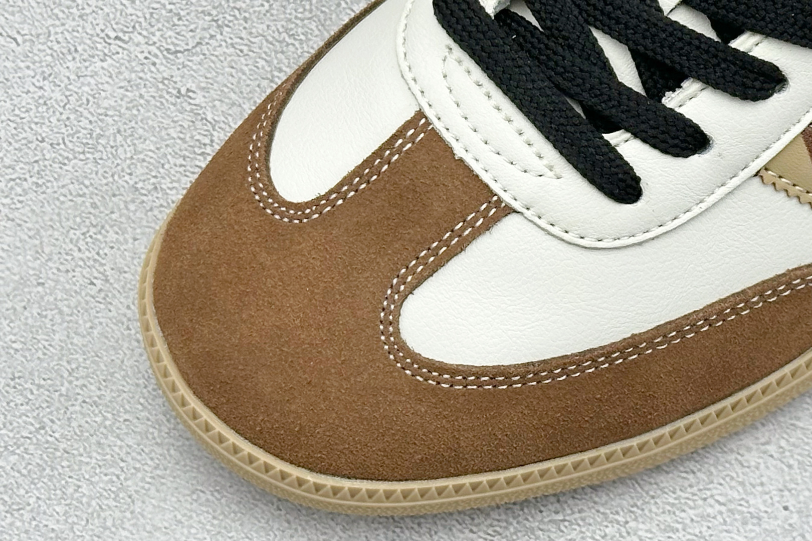 160 Adidas originals Samba x 巴宝莉联名 桑巴舞系列复古经典轻便板鞋 GJ75806