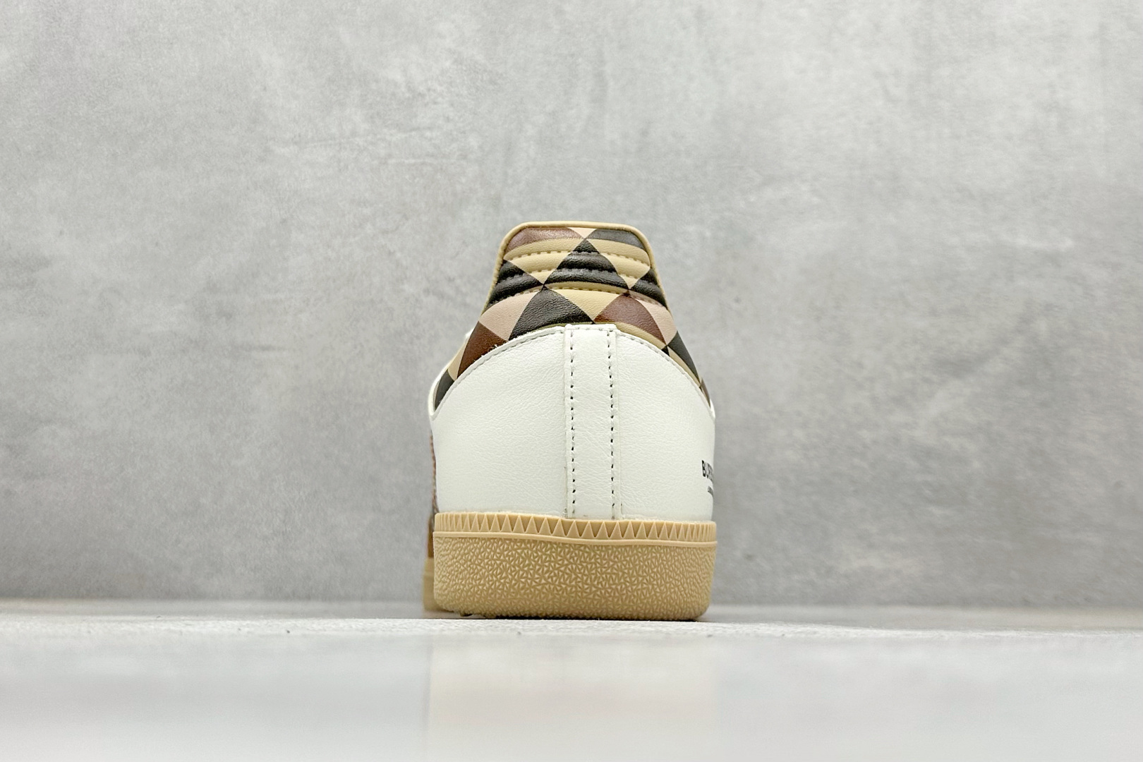 160 Adidas originals Samba x 巴宝莉联名 桑巴舞系列复古经典轻便板鞋 GJ75806