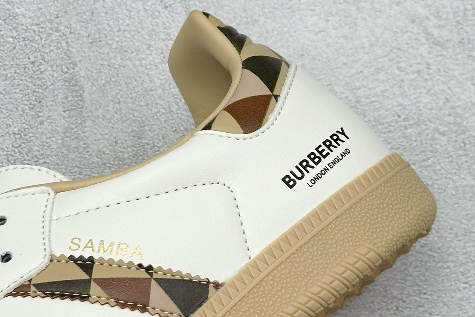 160 Adidas originals Samba x 巴宝莉联名 桑巴舞系列复古经典轻便板鞋 GJ75806