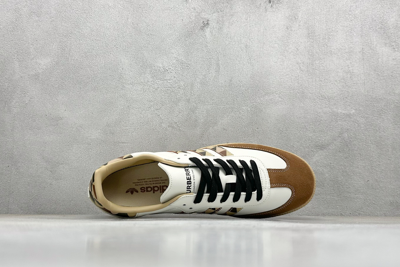 160 Adidas originals Samba x 巴宝莉联名 桑巴舞系列复古经典轻便板鞋 GJ75806