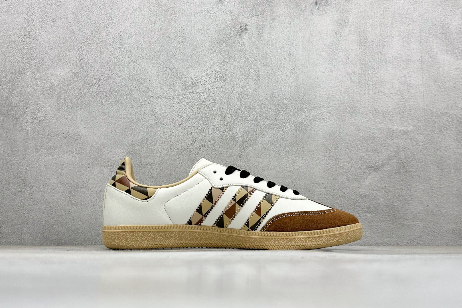 160 Adidas originals Samba x 巴宝莉联名 桑巴舞系列复古经典轻便板鞋 GJ75806
