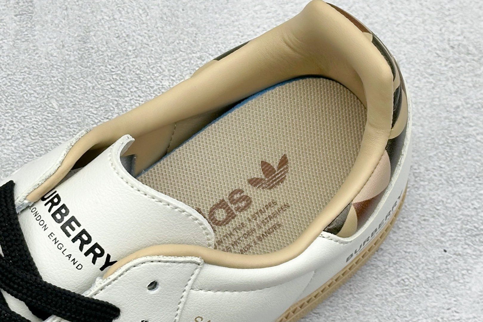 160 Adidas originals Samba x 巴宝莉联名 桑巴舞系列复古经典轻便板鞋 GJ75806