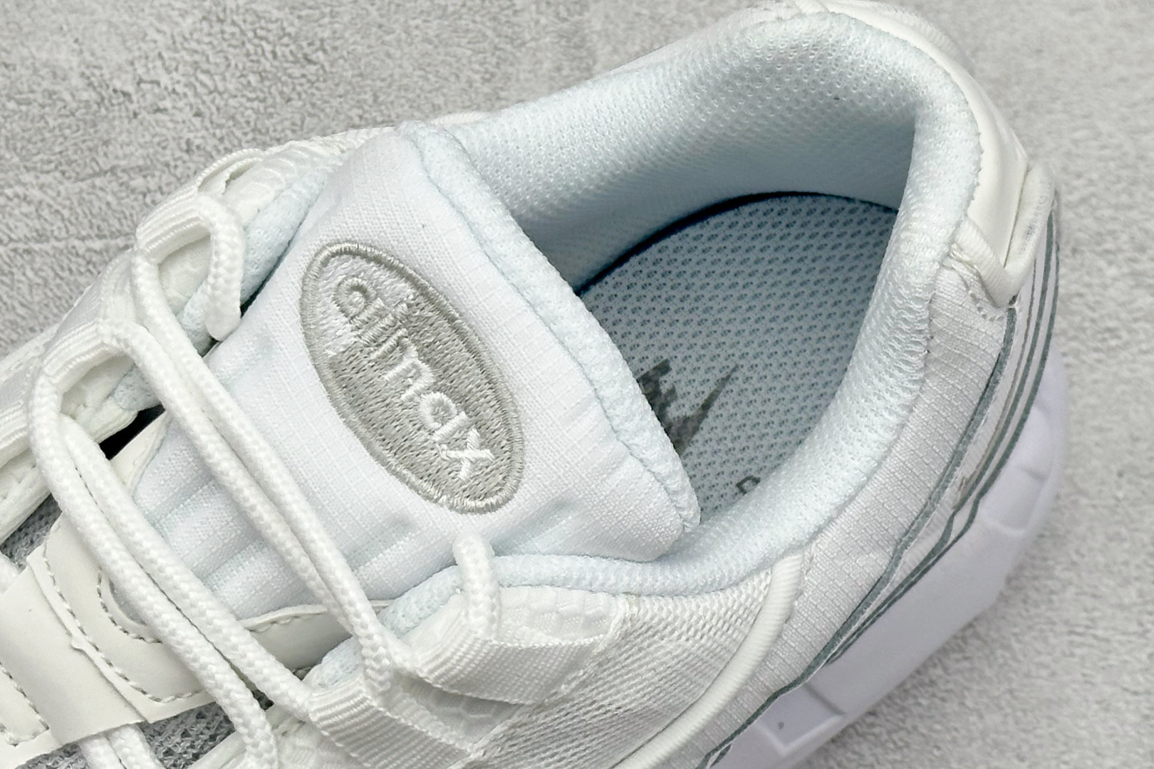 260 NIKE Air 95 潮流百搭 气垫缓震慢跑鞋 CT1268-100