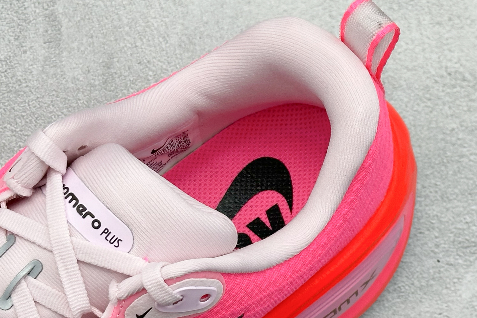 180 Nike Air Zoom Vomero Plus 耐克网面厚底气垫跑鞋 HV8154-604