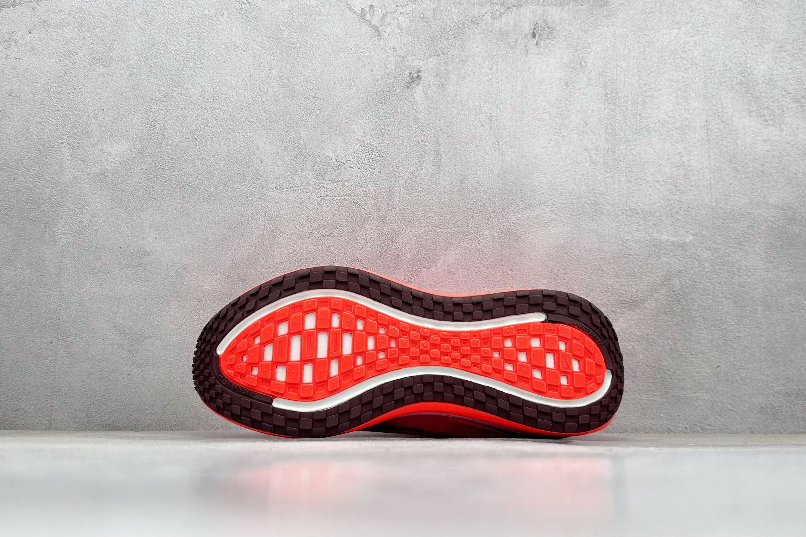 180 Nike Air Zoom Vomero Plus 耐克网面厚底气垫跑鞋 HV8154-604