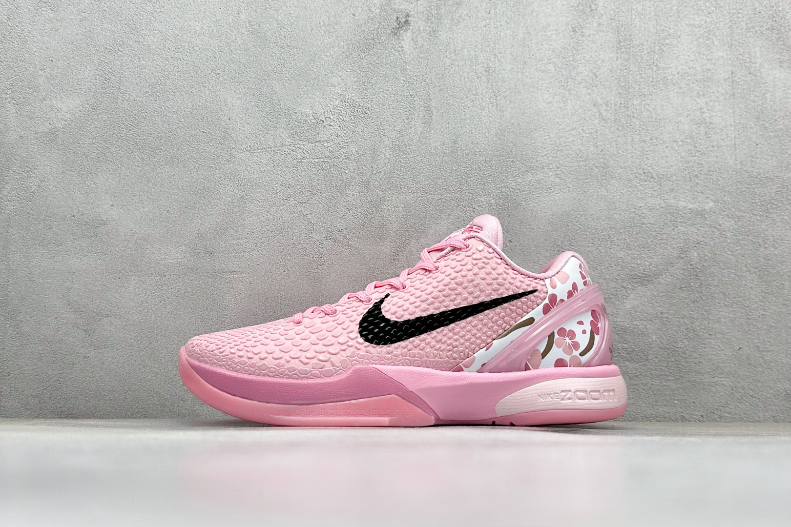 💰220
CK版NK Zoom Kobe 6 科比六代 
前后气垫加持 信仰绝不减配 市售唯一PROTRO复刻版开发货品 全鞋身材料卡色独家定制 SWOOSH 蛇鳞 正确珠光效果（内嵌珍珠粉）独家前掌Zoom Turbo 后掌马蹄Zoom缓震 内置全真动态飞线 独家复刻U型缓震垫带独立钢印 十年情怀 这里完美落地 致力打造最强ZK系列 
货号：PE2025-108
尺码：39-47.5
编码：37