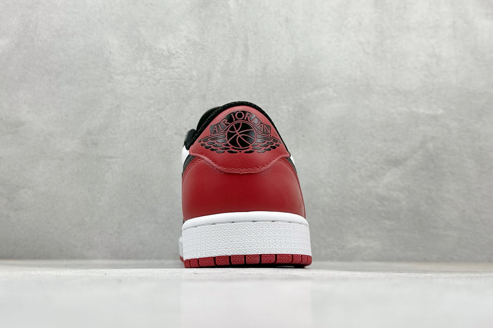 260 新F版Air Jordan 1 Low 黑脚趾 低帮板鞋 CZ0790-106