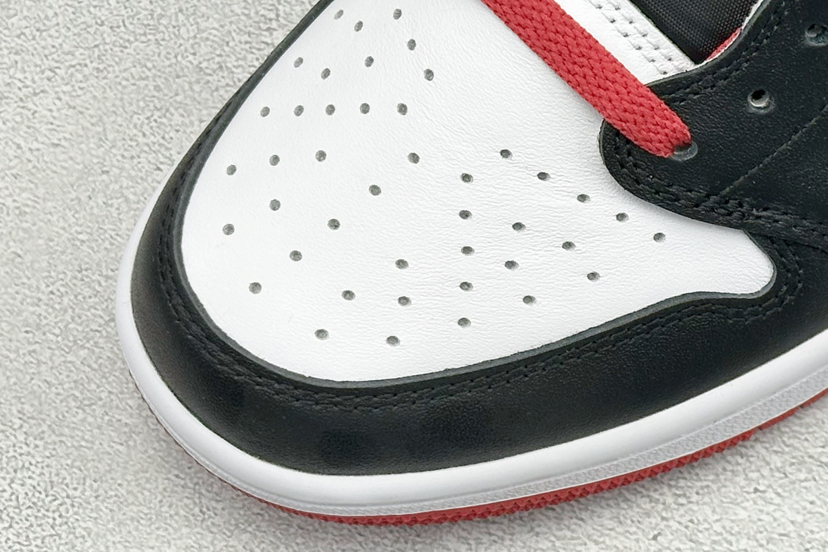 260 新F版Air Jordan 1 Low 黑脚趾 低帮板鞋 CZ0790-106