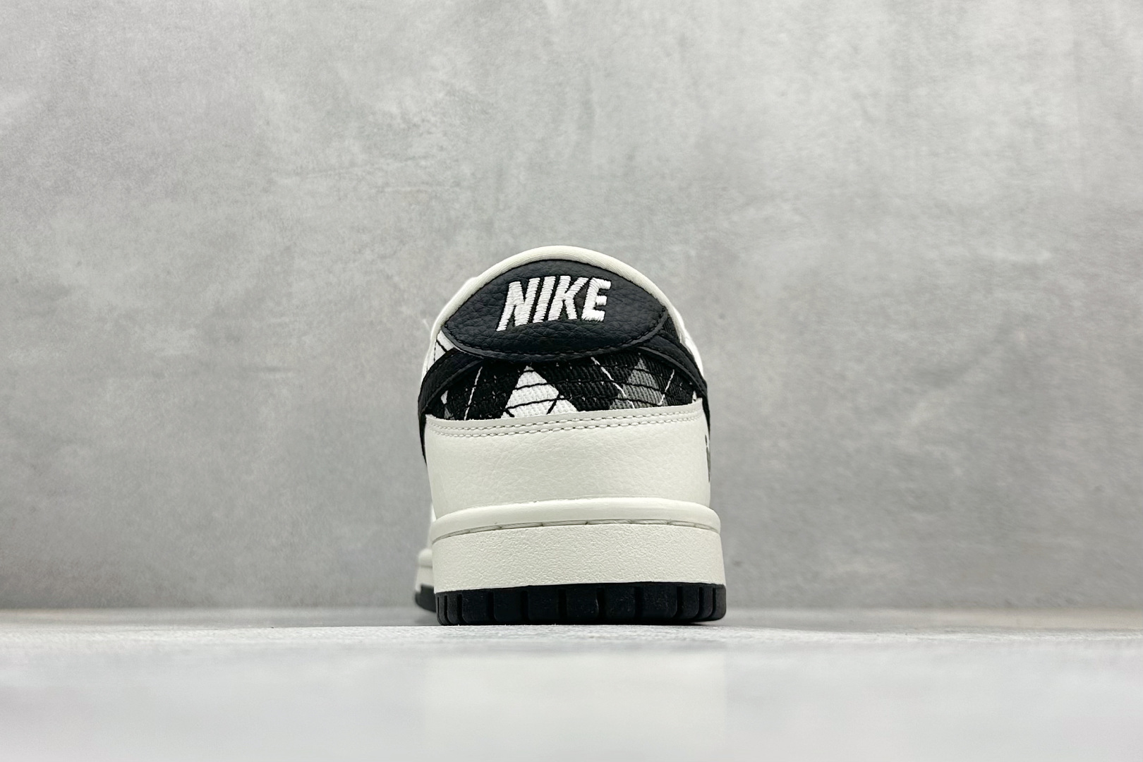 280 SC版Nike SB Dunk Low BAPE联名 白黑网格 高端定制 低帮休闲板鞋 SC0601-463