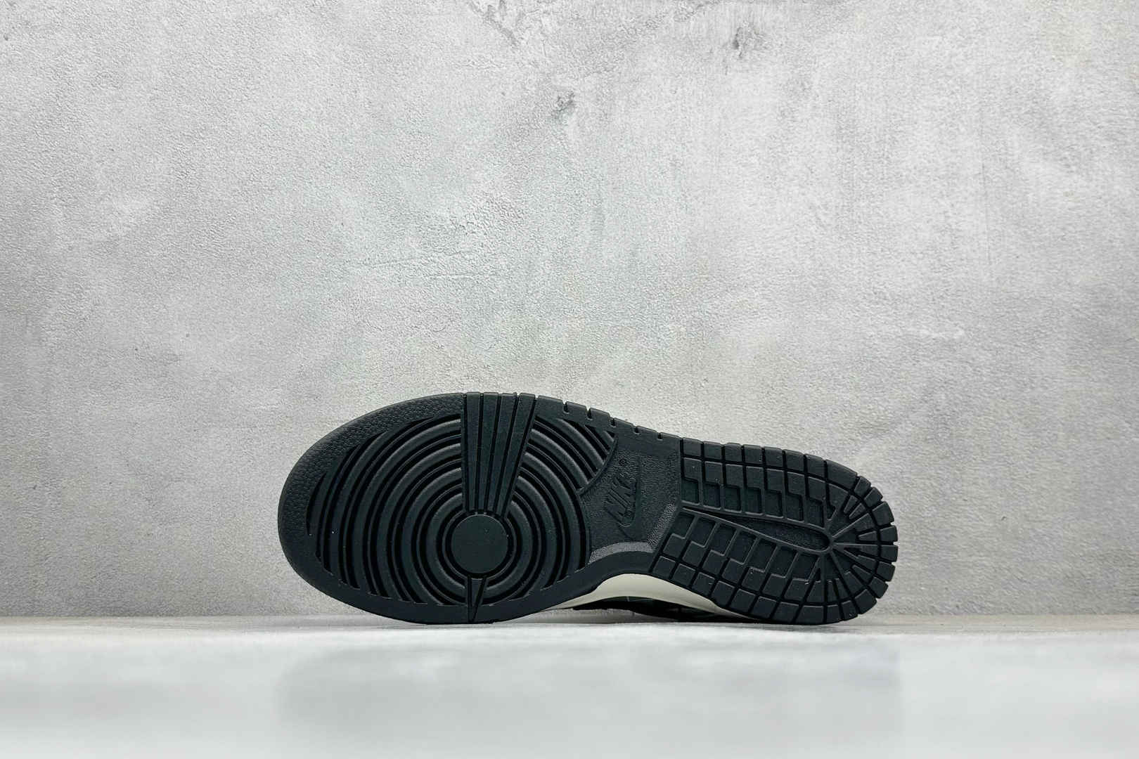 280 SC版Nike SB Dunk Low BAPE联名 白黑网格 高端定制 低帮休闲板鞋 SC0601-463