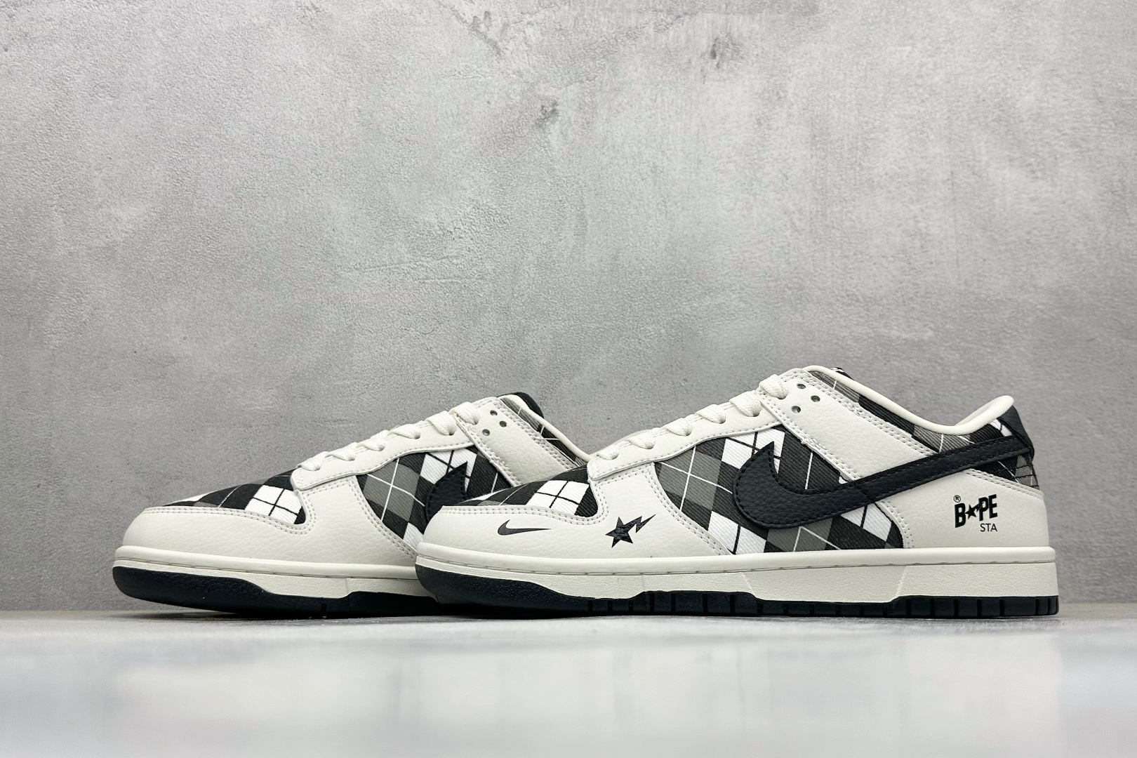 280 SC版Nike SB Dunk Low BAPE联名 白黑网格 高端定制 低帮休闲板鞋 SC0601-463