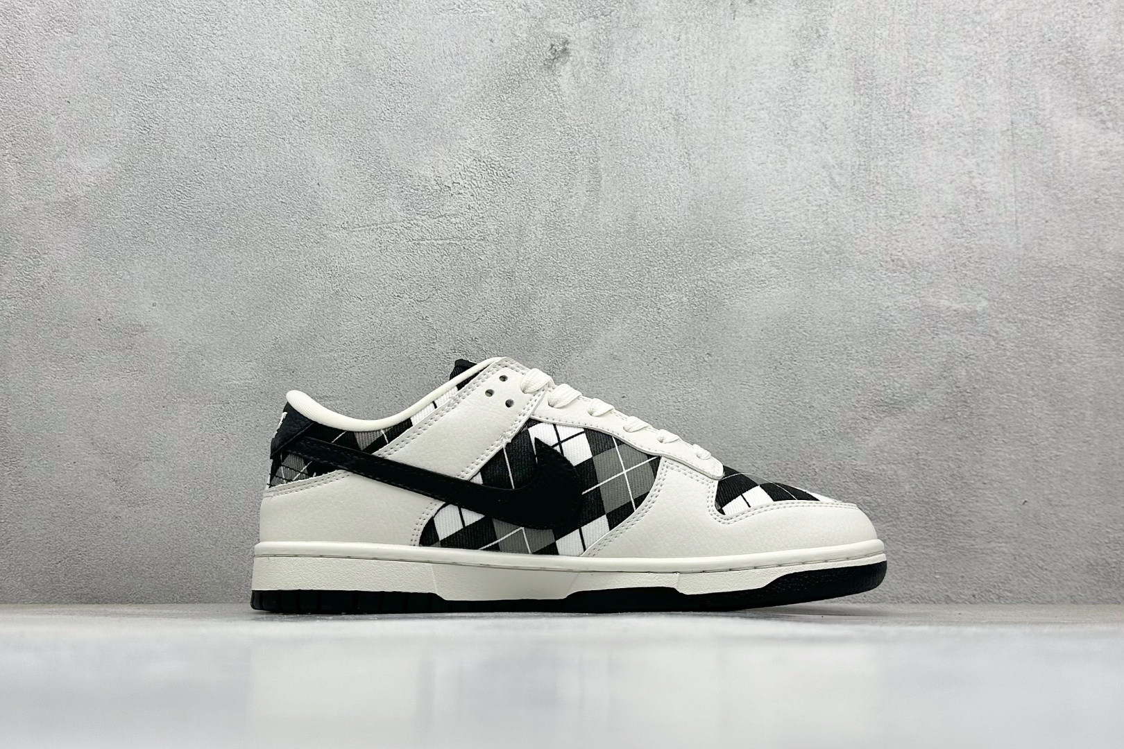 280 SC版Nike SB Dunk Low BAPE联名 白黑网格 高端定制 低帮休闲板鞋 SC0601-463