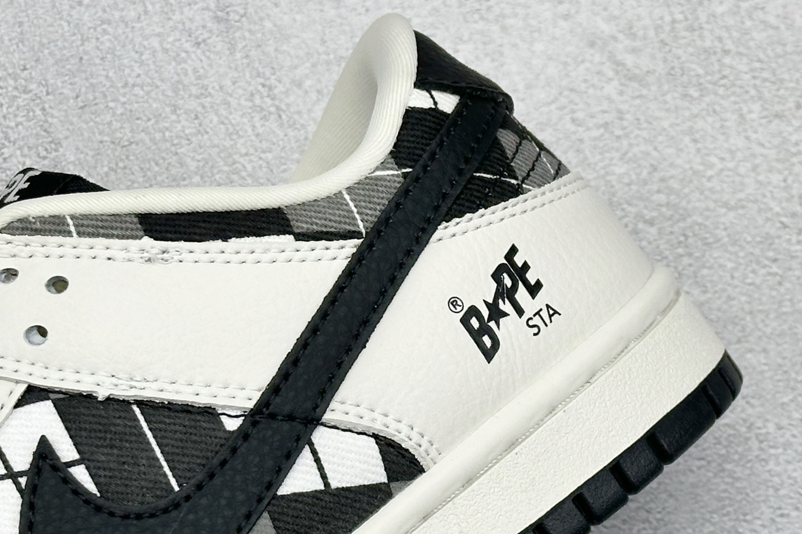 280 SC版Nike SB Dunk Low BAPE联名 白黑网格 高端定制 低帮休闲板鞋 SC0601-463