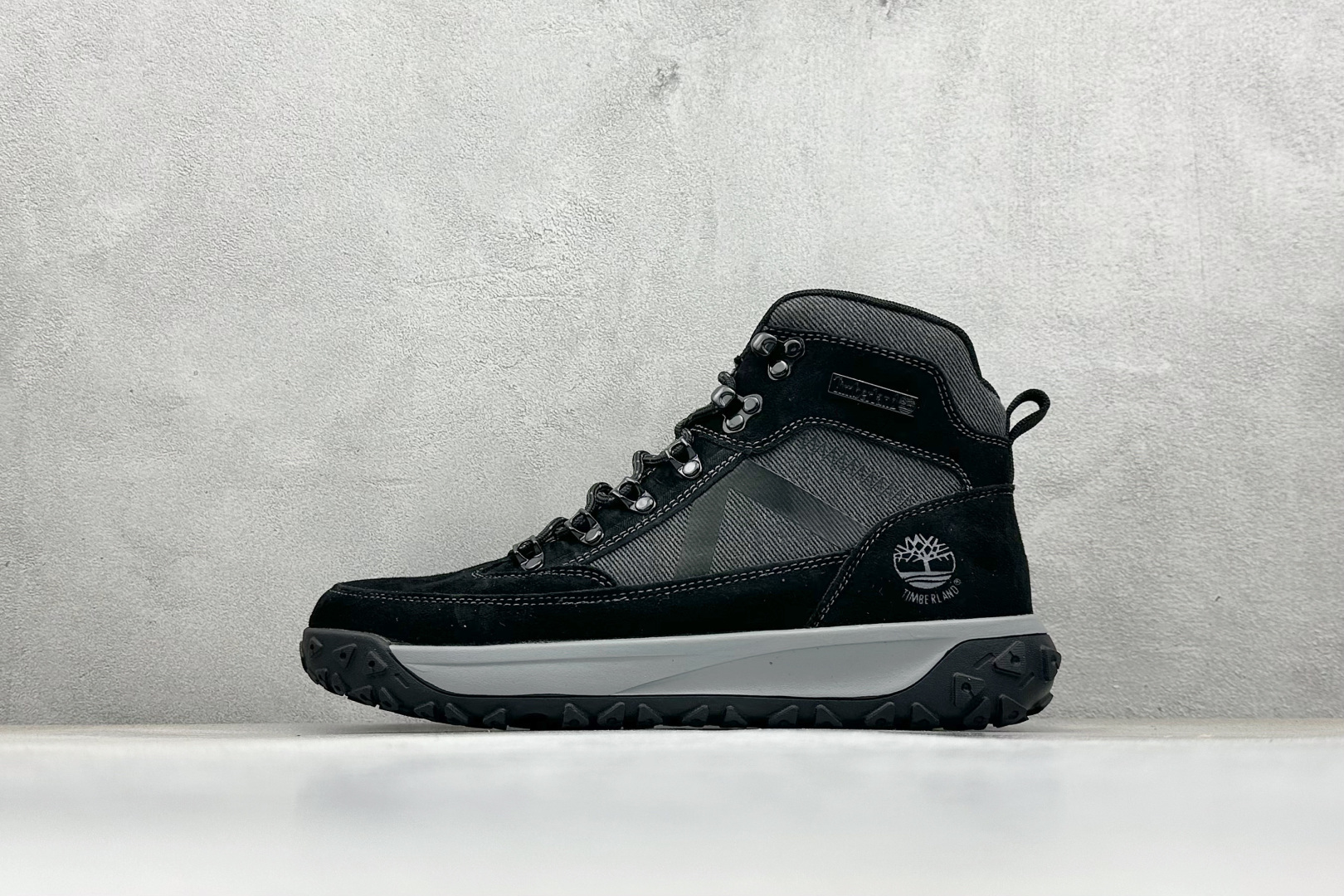 💰190
Timberland添柏岚/天伯伦户外高帮休闲马丁靴系列
广东大厂品质 原盒原包装 
面料采用意大利🇮🇹顶级磨砂细纹牛皮
搭配防臭防腐真皮乳胶鞋垫
给您完美的穿着体验 质量考究耐穿
型男必备 专治不帅 高品质脚感一流
尺码：39 40 41 42 43 44 
编码：34