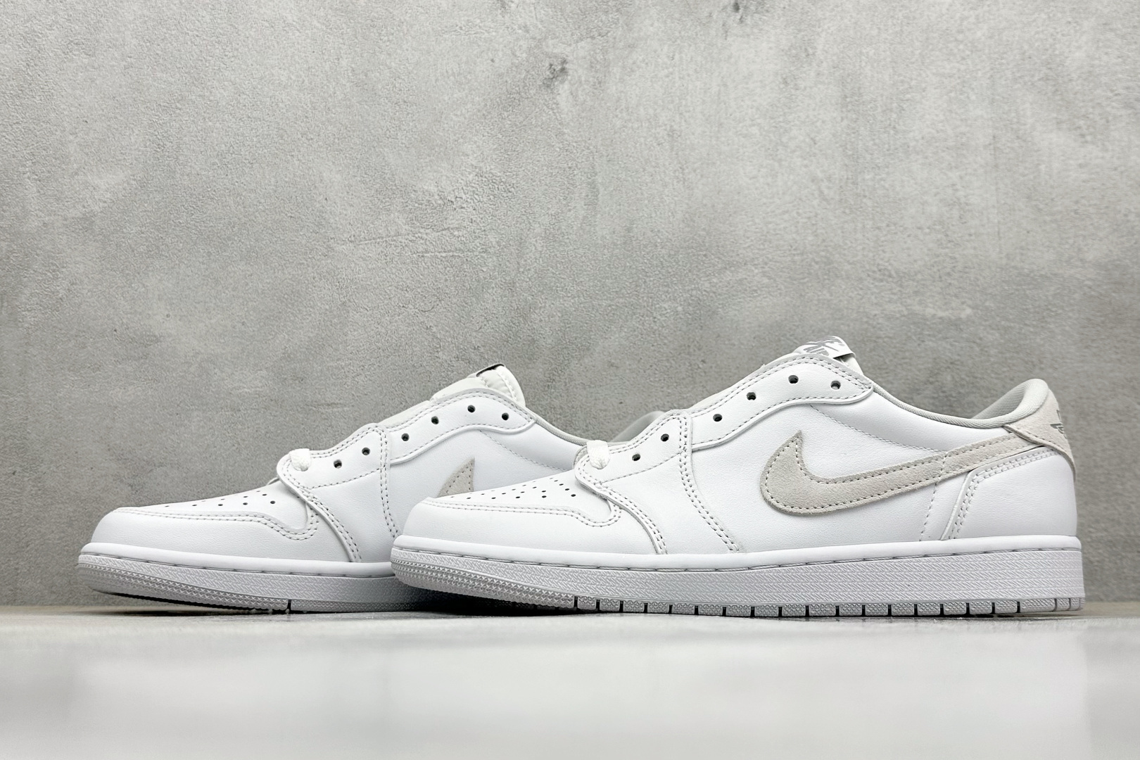 新F版Air Jordan 1 Low 小巴黎 低帮板鞋 CZ0790-100-莆田鞋,莆田鞋货源,高仿鞋,高仿鞋货源,安福档口,莆田高仿鞋,莆田鞋批发,高仿鞋批发,莆田高仿运动鞋,高仿运动鞋,莆田运动鞋 新F版Air Jordan 1 Low 小巴黎 低帮板鞋 CZ0790-100