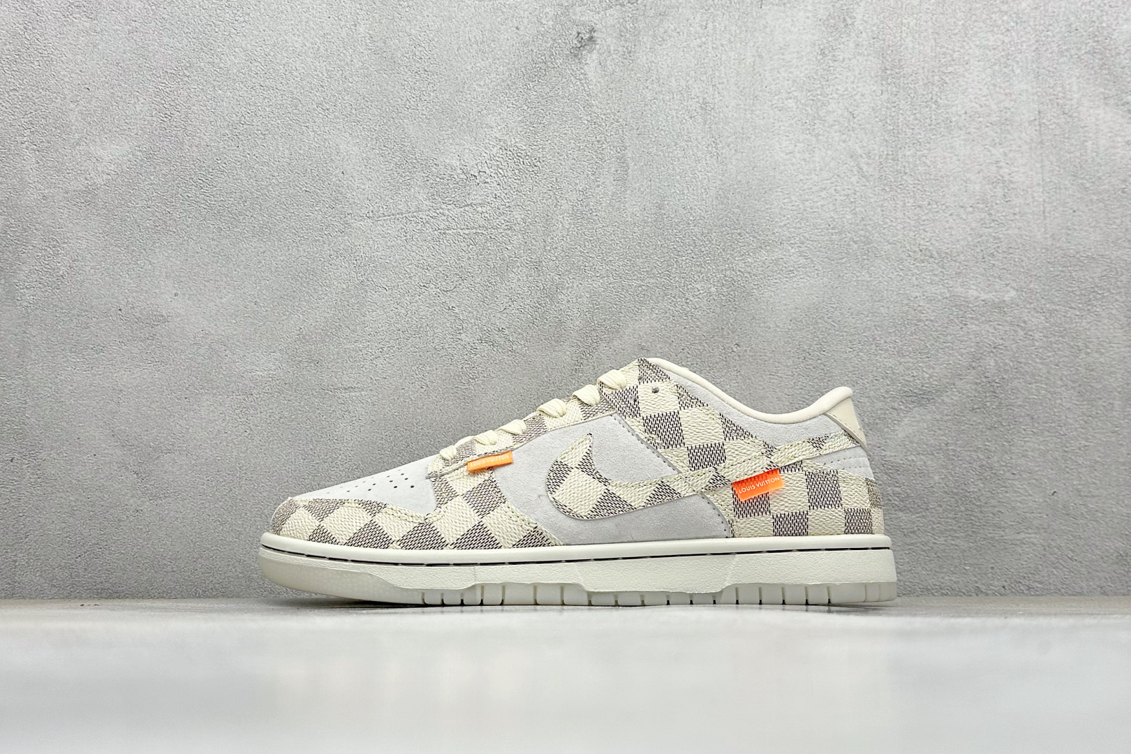 福利特价💰80
Nk Dunk Low Retro Lv联名 周年高端定制 低帮休闲板鞋
#定制鞋盒 大厂纯原品质出货 超高清洁度 皮料切割干净无任何毛边 细节完美 
货号：QF1568-144
尺码：36 36.5 37.5 38 38.5 39 40 40.5 41 42 42.5 43 44 44.5 45 
编码：23