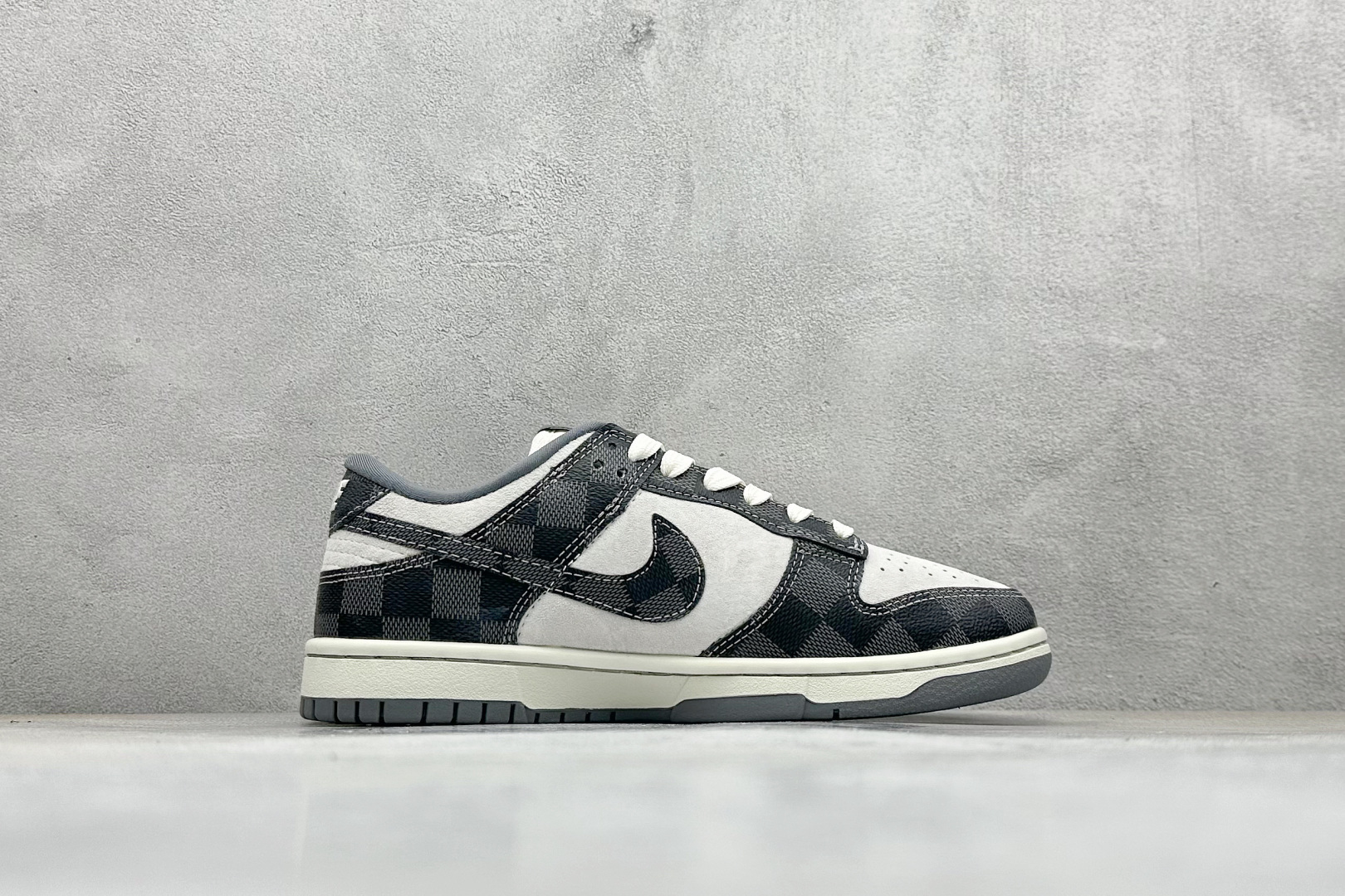 福利特价💰80
Nk Dunk Low Retro Lv联名 周年高端定制 低帮休闲板鞋
#定制鞋盒 大厂纯原品质出货 超高清洁度 皮料切割干净无任何毛边 细节完美 
货号：QF1568-146
尺码：36 36.5 37.5 38 38.5 39 40 40.5 41 42 42.5 43 44 44.5 45 
编码：23