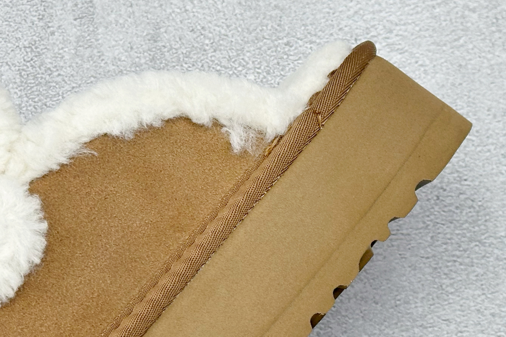 UGG 小胖丁系列加厚款 穆勒风包头5CM半拖鞋 民族风秋冬雪地靴 羊皮毛一体高品质 保暖锁热