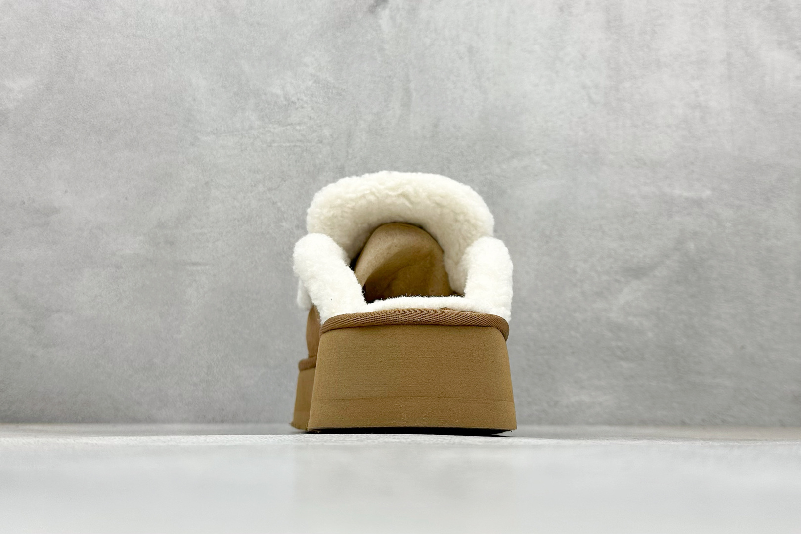 UGG 小胖丁系列加厚款 穆勒风包头5CM半拖鞋 民族风秋冬雪地靴 羊皮毛一体高品质 保暖锁热