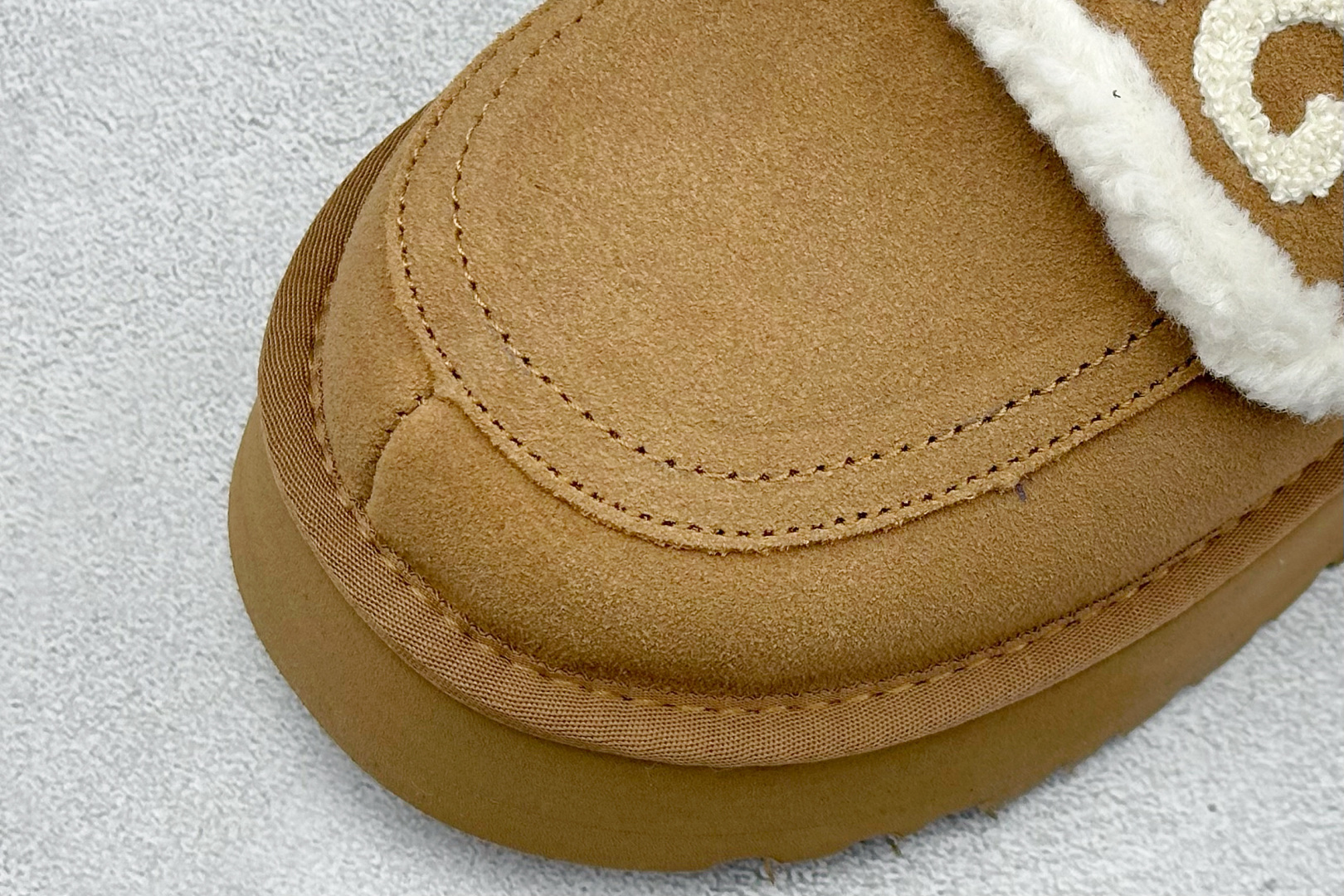 UGG 小胖丁系列加厚款 穆勒风包头5CM半拖鞋 民族风秋冬雪地靴 羊皮毛一体高品质 保暖锁热