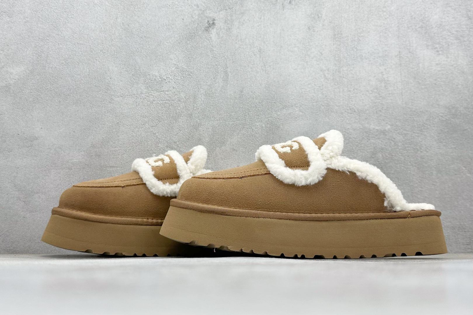 UGG 小胖丁系列加厚款 穆勒风包头5CM半拖鞋 民族风秋冬雪地靴 羊皮毛一体高品质 保暖锁热