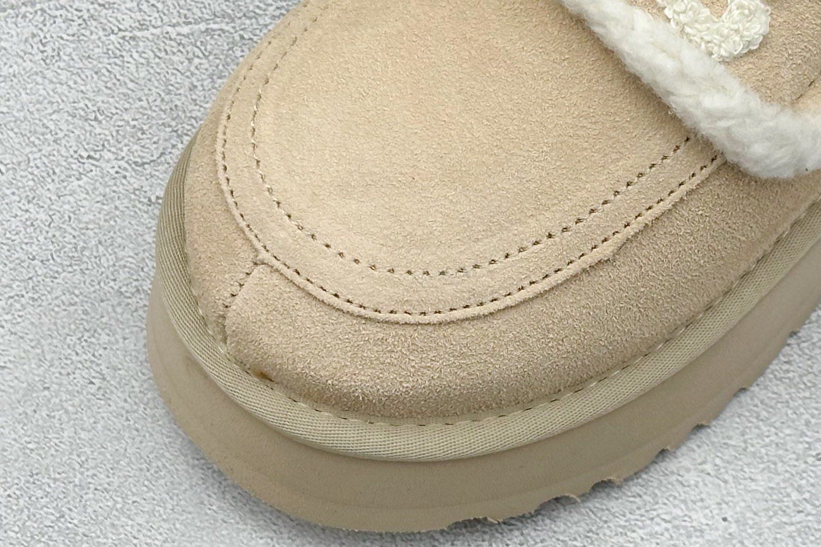 UGG 小胖丁系列加厚款 穆勒风包头5CM半拖鞋 民族风秋冬雪地靴 羊皮毛一体高品质 UGG 小胖丁系列加厚款 穆勒风包头5CM半拖鞋 民族风秋冬雪地靴 羊皮毛一体高品质