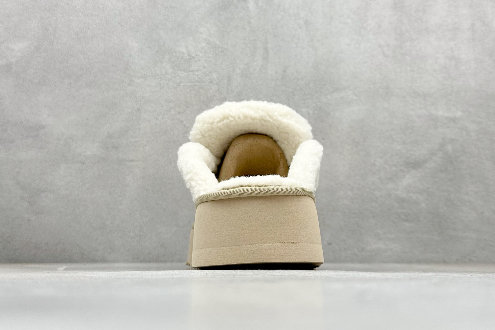 UGG 小胖丁系列加厚款 穆勒风包头5CM半拖鞋 民族风秋冬雪地靴 羊皮毛一体高品质 UGG 小胖丁系列加厚款 穆勒风包头5CM半拖鞋 民族风秋冬雪地靴 羊皮毛一体高品质