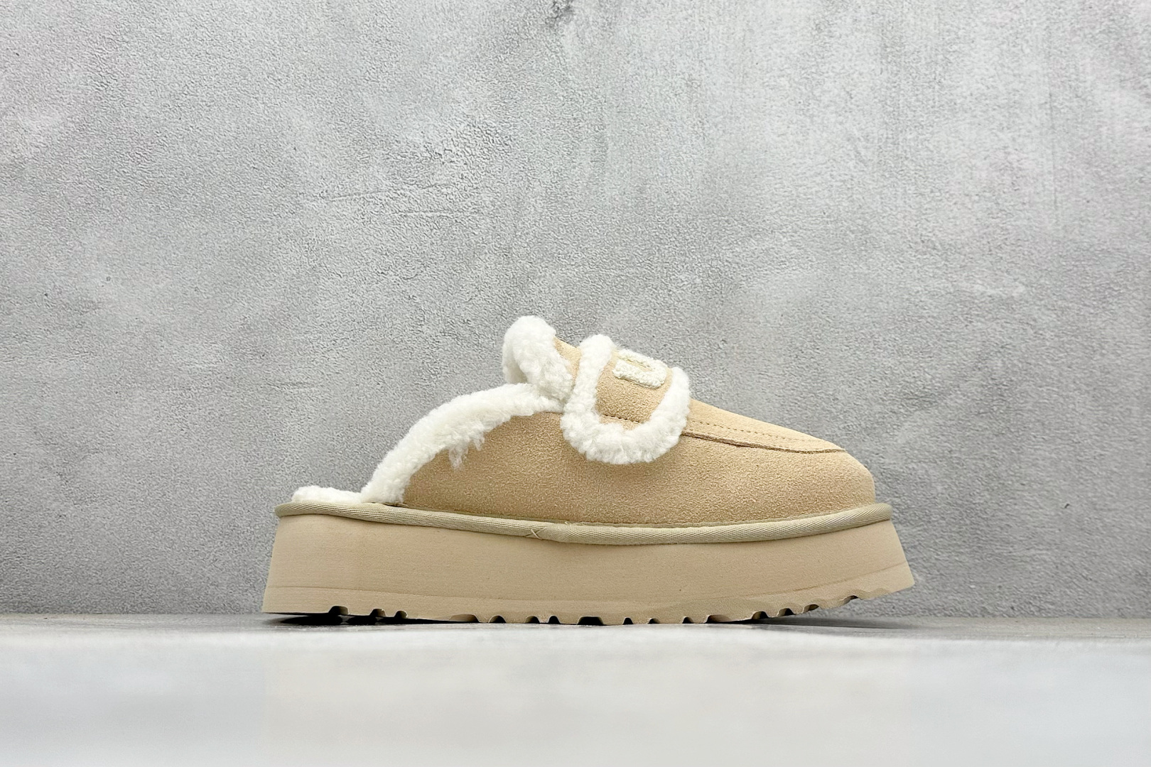 UGG 小胖丁系列加厚款 穆勒风包头5CM半拖鞋 民族风秋冬雪地靴 羊皮毛一体高品质 UGG 小胖丁系列加厚款 穆勒风包头5CM半拖鞋 民族风秋冬雪地靴 羊皮毛一体高品质